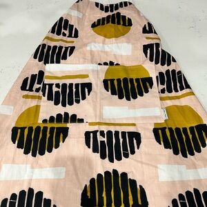 Stylish Pink and Black Patterned Scarf Hali Hali Apron